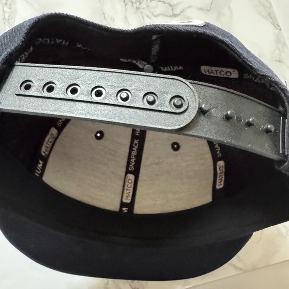 HATCO Premium SnapBack Love Addict baseball cap . NWOT - Picture 5 of 7